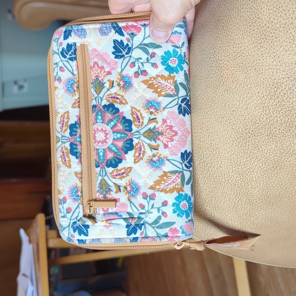 Vera Bradley Blue and Pink Floral Wallet In Almost New Condition - Picture 3 of 5